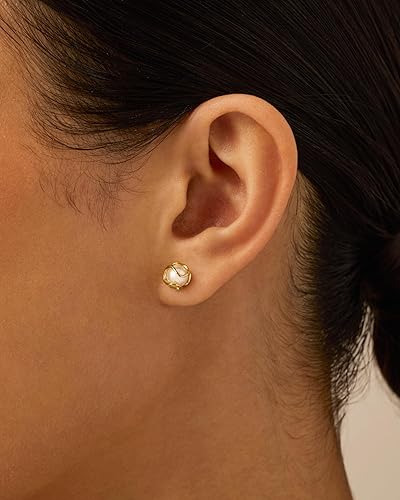 Freshwater Pearl Necklace and Stud Set